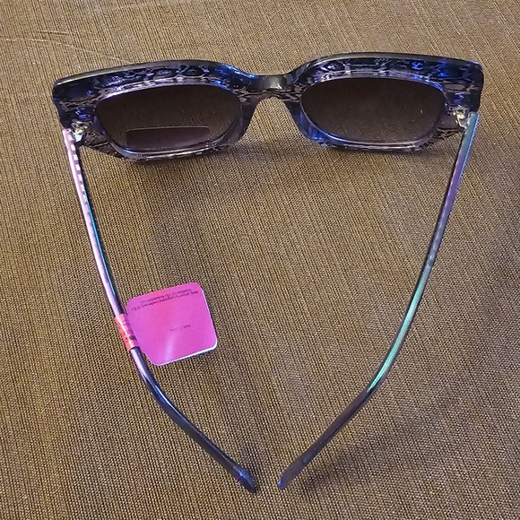 NWT Betsey Johnson Sunglasses Snakeskin Purple Serpant 100% UV - Picture 3 of 6